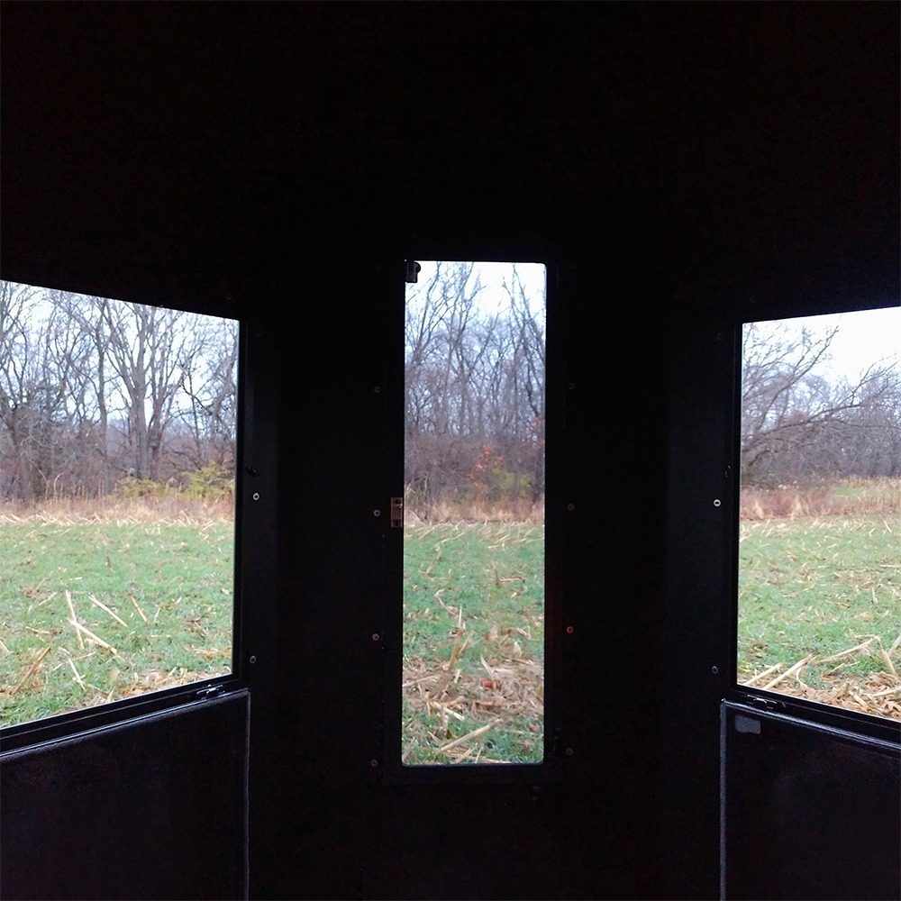 Hunting blind with vertical bow window